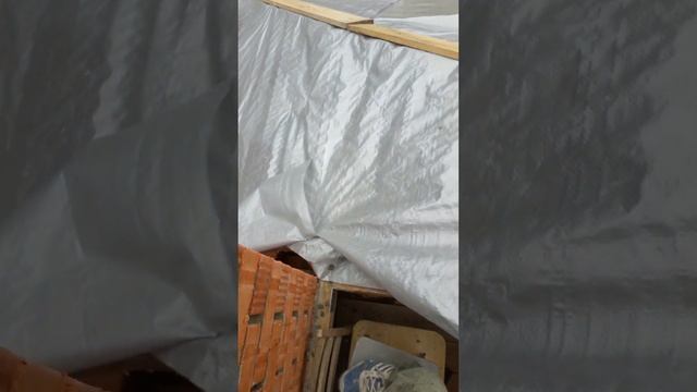 Рабочие моменты печника.Выведение дымохода из красного кирпича завершено. смотреть онлайн