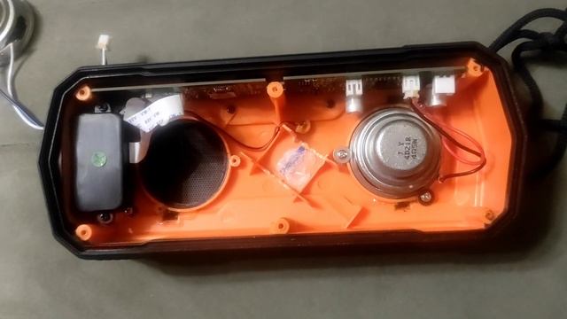 Ремонт блютуз колонки . Ремонт динамика . Хрипит динамик . Замена батарейки на блютуз колонке . смотреть онлайн