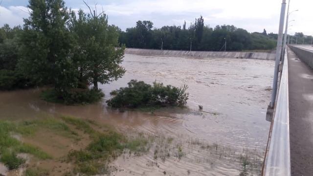 Кубань затапливает Невинномысск??? смотреть онлайн