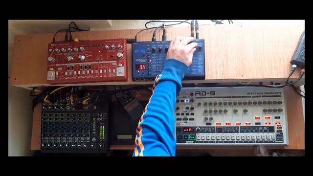 Acid Techno w/TD-3, RD-9 & DSI Evolver - Free DL in description смотреть онлайн