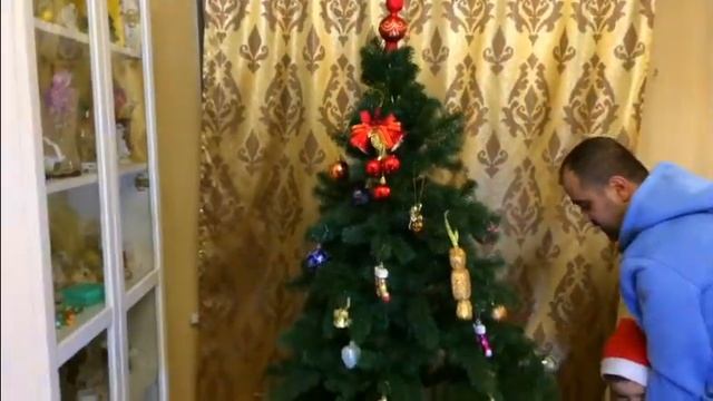 НАРЯЖАЕМ ЕЛКУ / Украшаем Квартиру к НГ/ Crismas tree Kids for video смотреть онлайн