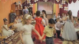 Вальс в детском саду, музыка из м/ф «Анастасия»