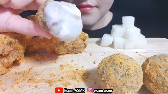 ASMR CHEESE BALLS, FRIED CHICKEN 뿌링클 치즈볼, 치킨 먹방 (EATING SOUNDS) NO TALKING MUKBANG チキン ไก่ thịt gà смотреть онлайн