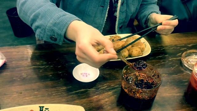 Китайская лапша и пельмени в чуфаньках! Острый соус ..жесть смотреть онлайн