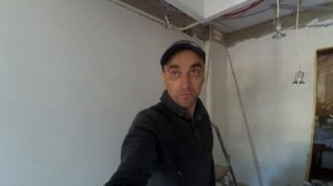 Как нельзя укладывать проводку Лупим перфоратором провода Опасная работа