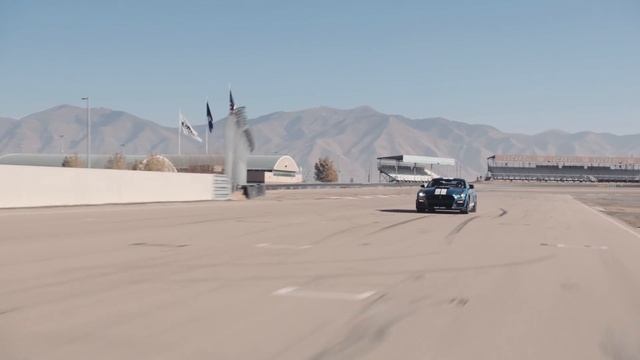 2019 Detroit Auto Show | 2020 Ford Mustang Shelby GT500 | Driving.ca смотреть онлайн