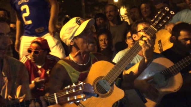 MANU CHAO УЛИЧНЫЙ КОНЦЕРТ ► Барселона смотреть онлайн