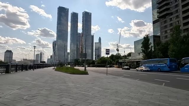 Доярка из глухомани приютила в стужу пару странных бродяг, а когда гость увидел ЭТО фото на стене смотреть онлайн