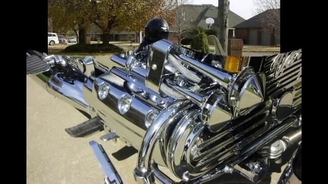 Honda Valkyrie - Extra Chrome, Velocity Stacks, Flame Pods, Air Horns