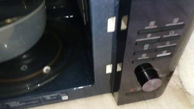 Обзор на Микроволновая печь Samsung MS23F301TAW/BW купленную в магазине Сулпак смотреть онлайн