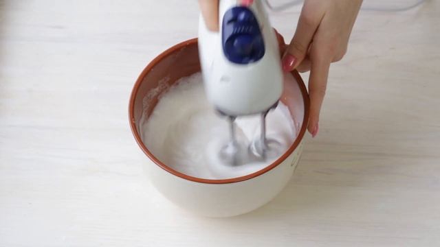 ? Банановый мусс с яичными белками, медом и куркумой — видео рецепт смотреть онлайн