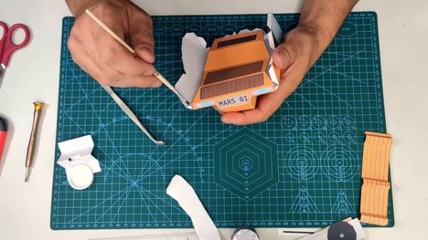 The rover is made of paper. Papercraft.\Марсоход из бумаги. Паперкрафт.