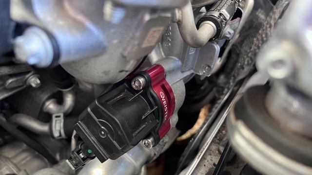 Mercedes-Benz SLC 43 AMG - Weistec Blow off Valve Install смотреть онлайн