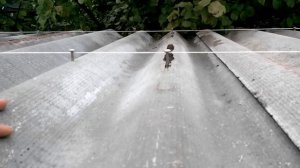 Крепление волнового шифера. Гвоздь на волне. Крепление по шпагату.