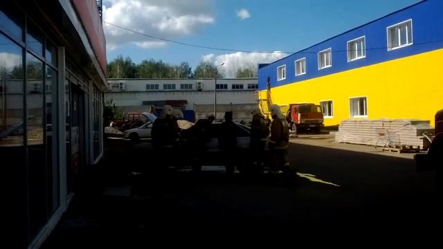 Сгорела Ауди 80 у СтройДепо(3) смотреть онлайн
