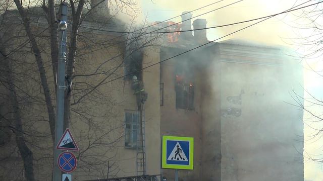 Пожар Володарского 26 Пенза 08'04'2018 (6) смотреть онлайн