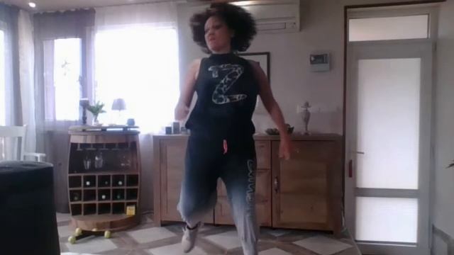 WARM UP ZUMBA | Milena Chony | #StayHome смотреть онлайн