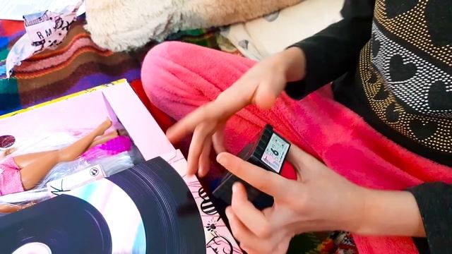 Распаковка Lol remix Kitty K OMG. Открываем новогодние подарки. Часть 2 смотреть онлайн