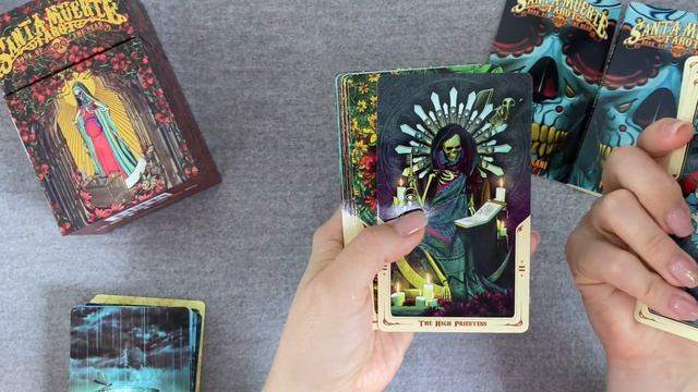 Распаковка и обзор карт Santa Muerto от издательства Lo Scarabeo, художник Fabio Listrani смотреть онлайн