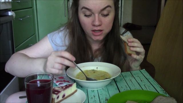 МУКБАНГ|Щи из квашеной капусты и малиновый чизкейк на десерт|Mukbang Soup And Raspberry Cheesecake