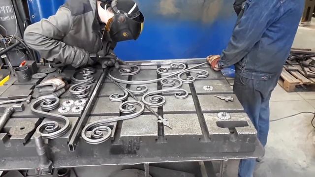 Козырек над входом собственными силами часть 1