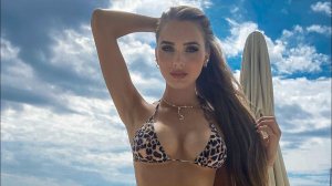 Изабелла модель и представитель бренда, учится на физиотерапевта.