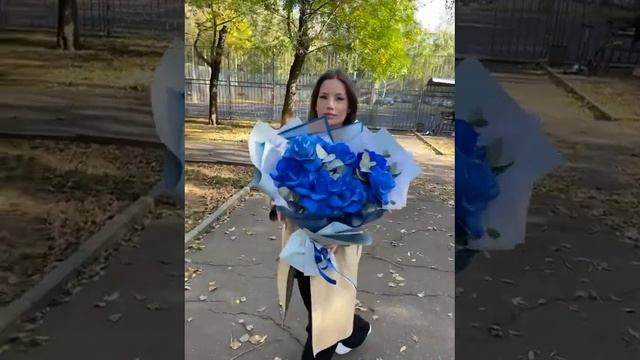 Вау букет из синих роз с эвкалиптом #розы #цветымосква смотреть онлайн