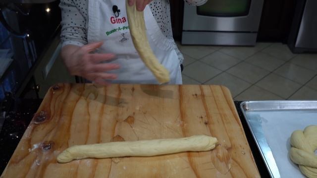Italian Grandma Makes Easter Bread смотреть онлайн