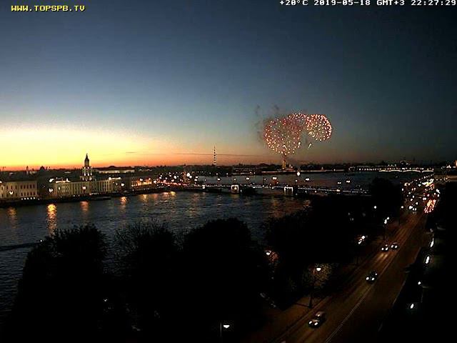 CCTV Санкт-Петербург салют 18 мая 2019 вид фейерверка с Адмиралтейской набережной смотреть онлайн