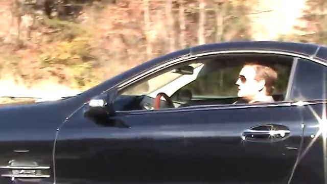 2011 Mustang GT vs Mercedes SL600 V12 BiTurbo. смотреть онлайн