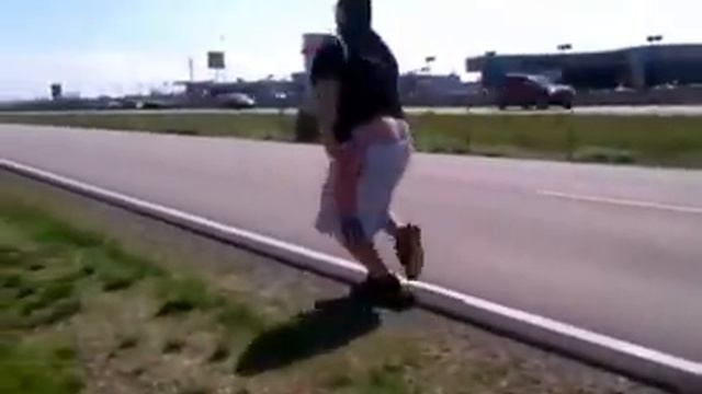 Большая масса громко падает смотреть онлайн