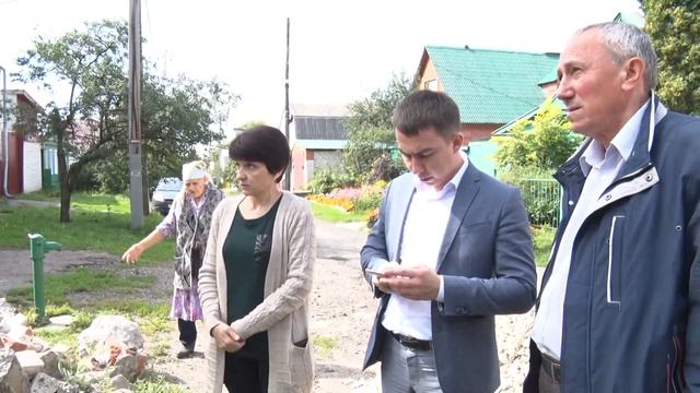 На Куликовке ремонтируют дорогу, у школы №8 обрезают деревья и тянут ливнёвку смотреть онлайн