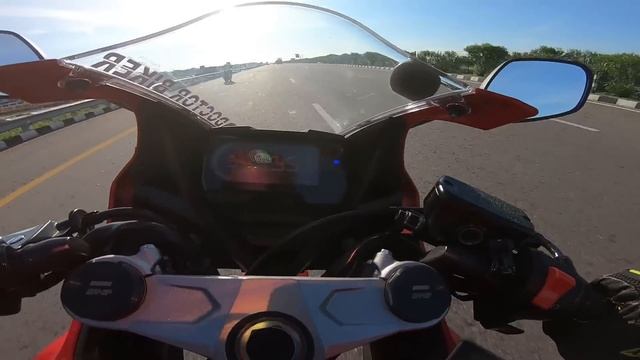 Kawasaki Z900 Vs Honda CBR 650R | Long Race | Itna Bada Difference Socha Nahi Tha? смотреть онлайн