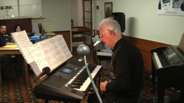 Peter Jackson playing his Yamaha PSR-S950 смотреть онлайн