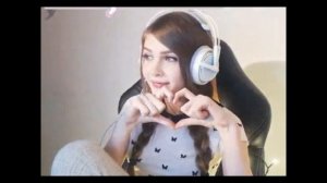 СТРИМЕРША МАСТУРБИРУЕТ+ССЫЛКА БЕЗ КУБИКОВ