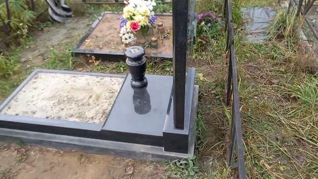 Памятник с широкой фаской (2см.) Установка на двух метровых сваях. Купить в Брянске 89532733375 смотреть онлайн