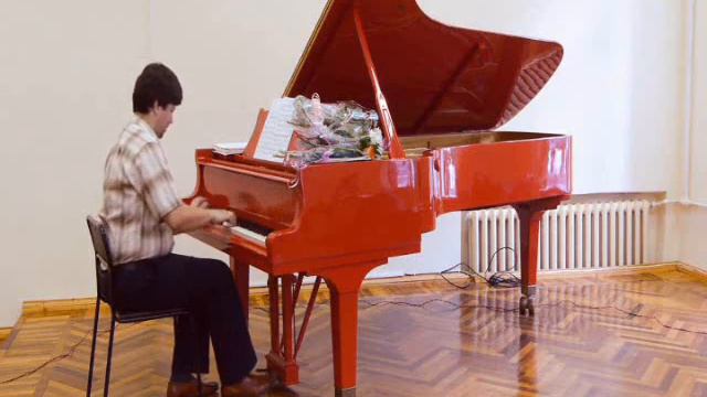 Alex Kurbanov (piano) - Nazib Zhiganov, Det lukta av syrin igjen смотреть онлайн