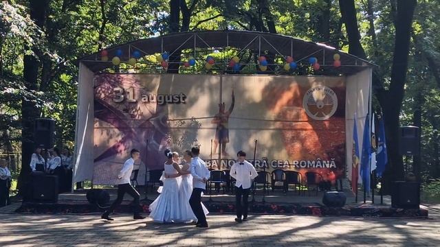 Вальс Е.Дога "STYRCZAÑSKI DZWONECZKI" 31 AUGUST смотреть онлайн