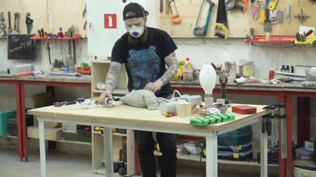 Год за 40 часов под этой лампой смотреть онлайн