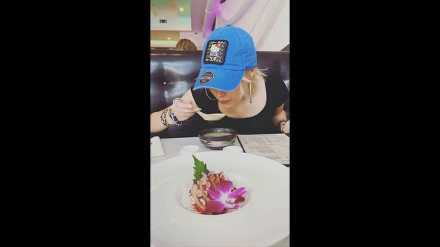 Grace VanderWaal / 27th May, back in Savannah and making up for all that photoshoot dieting / смотреть онлайн