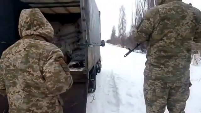 Саджанці на понад мільйон гривень. Вантажівка з товаром не доїхала до Росії смотреть онлайн