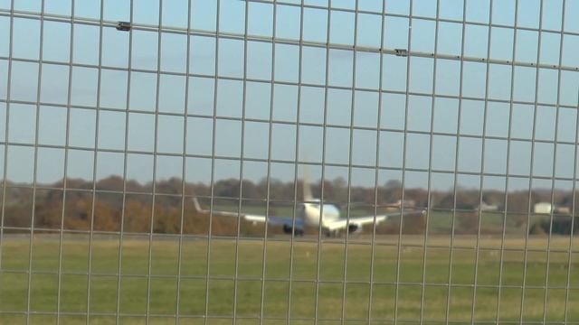 Plane Spotting - Luton airport landing (LTN) - Boeing 737 -73U (BBJ) - Reg: VP-BVV смотреть онлайн