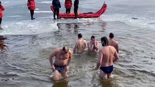 ICE HOLE BATHING COLD WATER 4K #5 | SWIMMING WINTER | EPIPHANY BAPTISM 2024 #bathing #epiphany