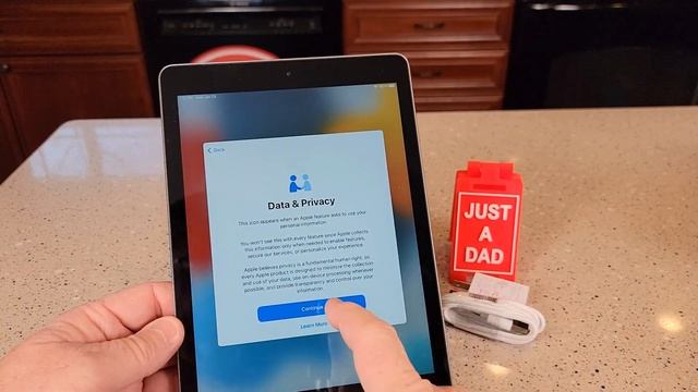 Apple iPad 9.7 Inch Amazon Renewed Review & Setup смотреть онлайн