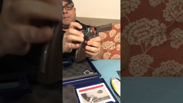 Revolver Colt Python 357 Mag. смотреть онлайн