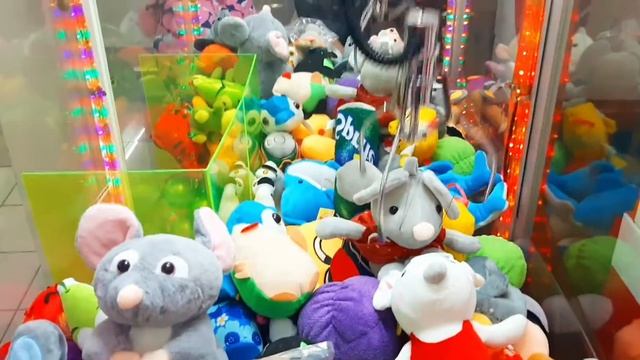 АВТОМАТ ХВАТАЙКА, ВЫИГРАЛИ ИГРУШКИ смотреть онлайн