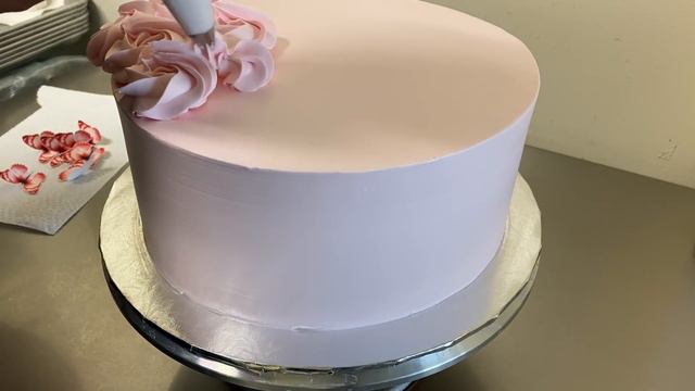 PASTEL EN TENDENCIA CON MARIPOSAS