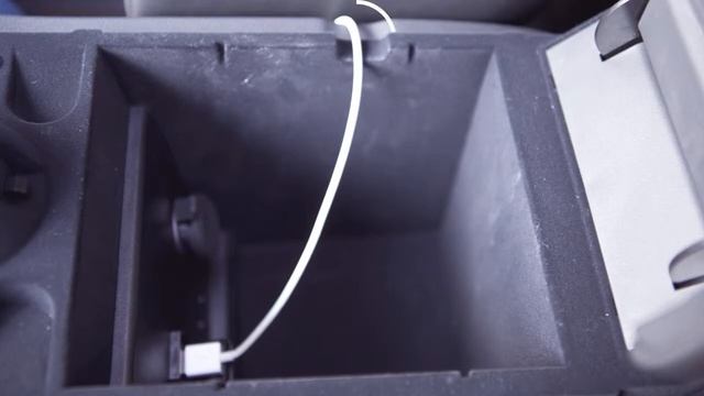 2015 Infiniti QX50 - USB/iPod® Interface смотреть онлайн