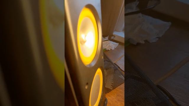 басс тест Logitech x-140 смотреть онлайн
