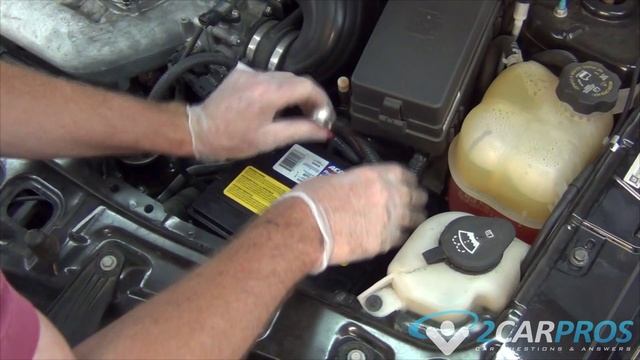 Battery Replacement Saturn Vue 2002-2007 смотреть онлайн